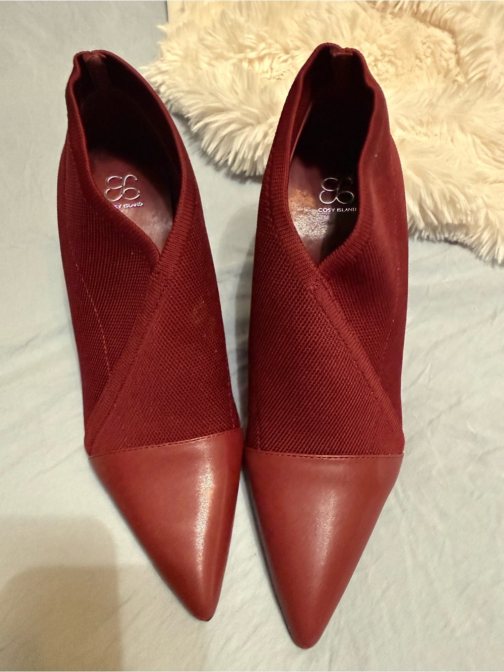 Cosy Islands Women's Pointed Ankle Booties in Burgundy